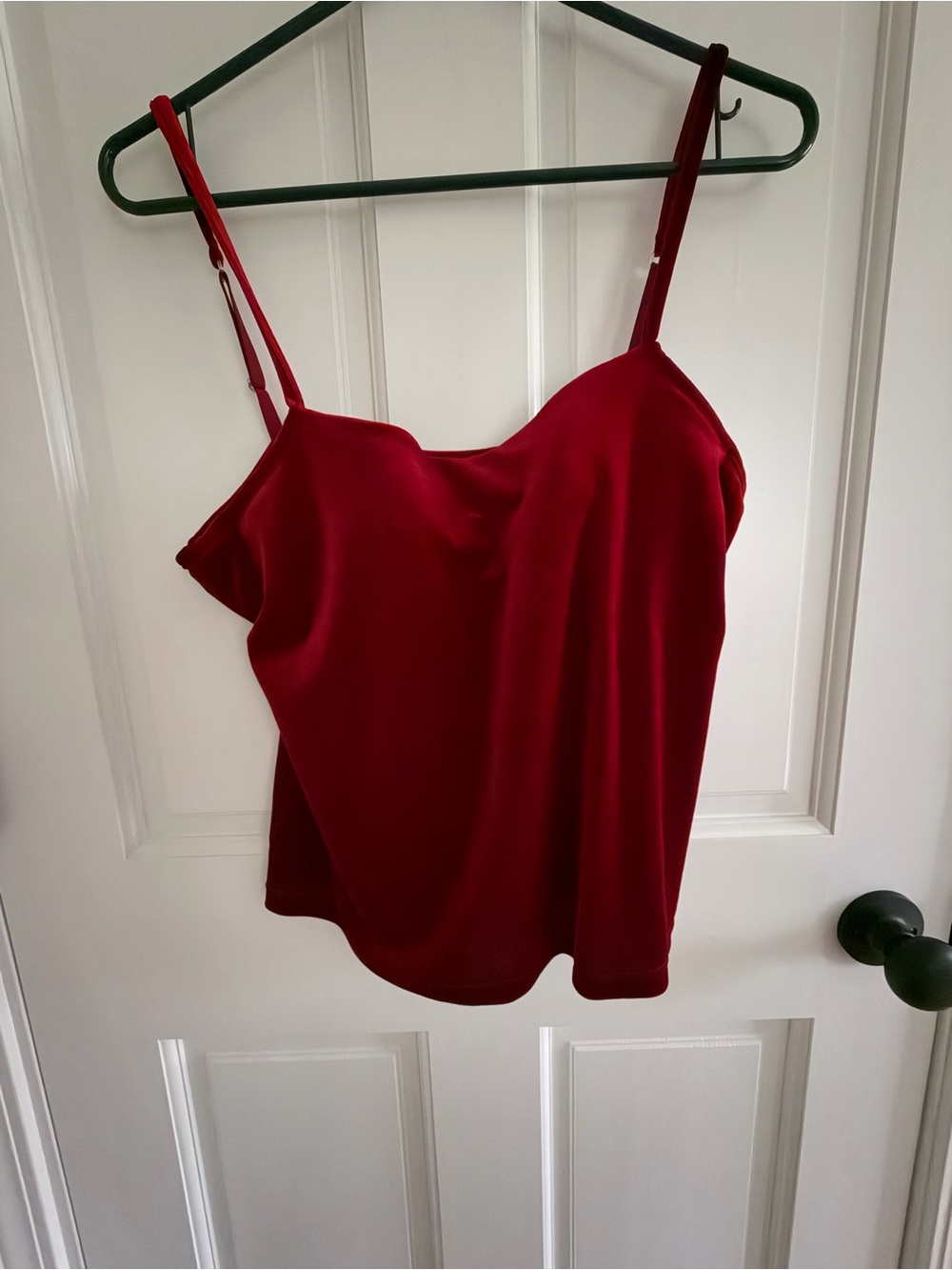 NWT! Maidenform Red Velvet Cami Tank Top. Built In Bra. Adjustable. Size Large